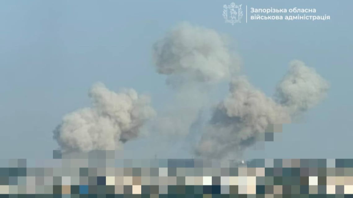 Росіяни обстріляли інфраструктуру Запоріжжя: загинула одна людина, ще одна постраждала 2 Росіяни обстріляли інфраструктуру Запоріжжя: загинула одна людина, ще одна постраждала 2