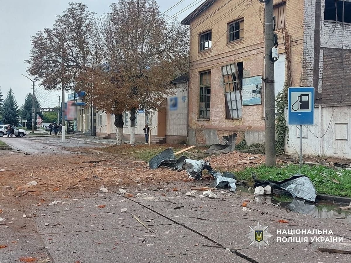 Російський удар по агропідприємству в Прилуках: загиблі та поранені 2 Російський удар по агропідприємству в Прилуках: загиблі та поранені 2