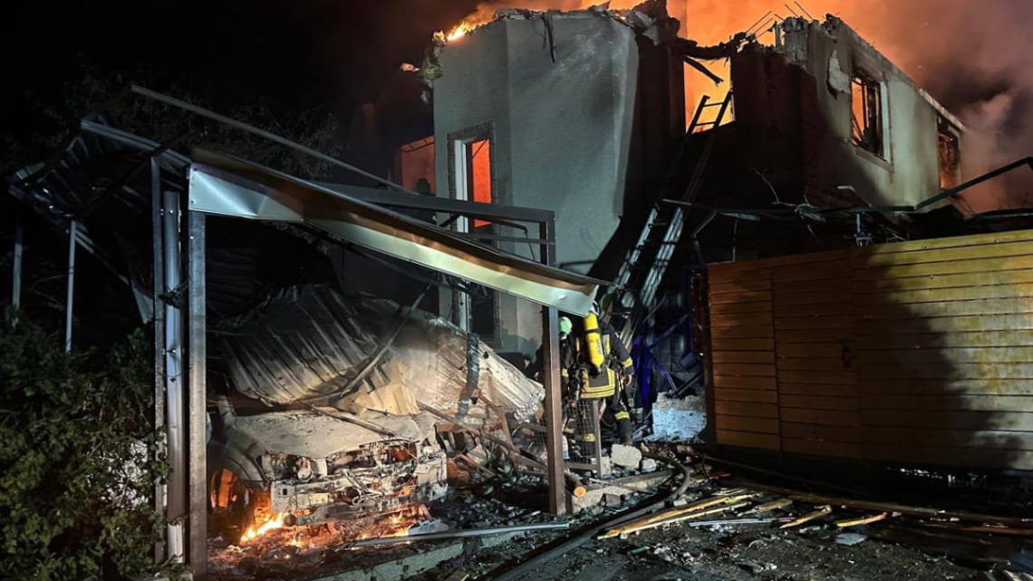 Ворог атакував Одесу: пошкоджено житловий будинок, є поранені, зокрема діти 2
