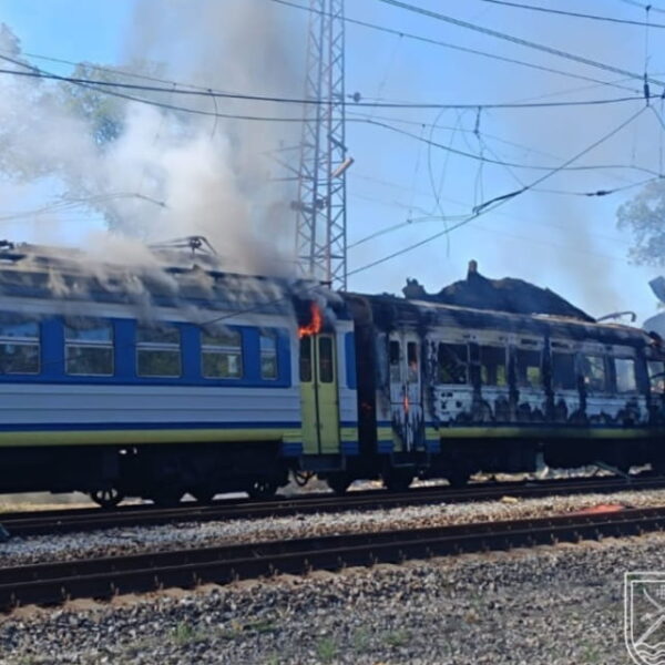 Російські окупанти атакували пасажирський потяг на Харківщині, є постраждалі