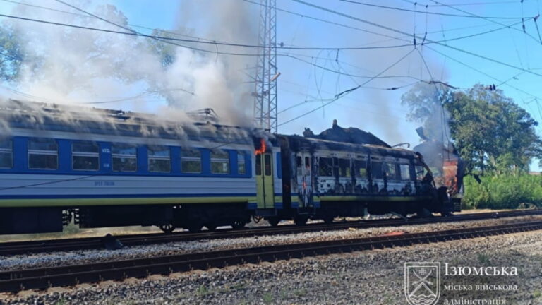 Російські окупанти атакували пасажирський потяг на Харківщині, є постраждалі 11 Російські окупанти атакували пасажирський потяг на Харківщині, є постраждалі 11