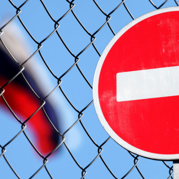 ЄС скасував санкції проти Фрідмана та Усманова, Україна та світ реагують