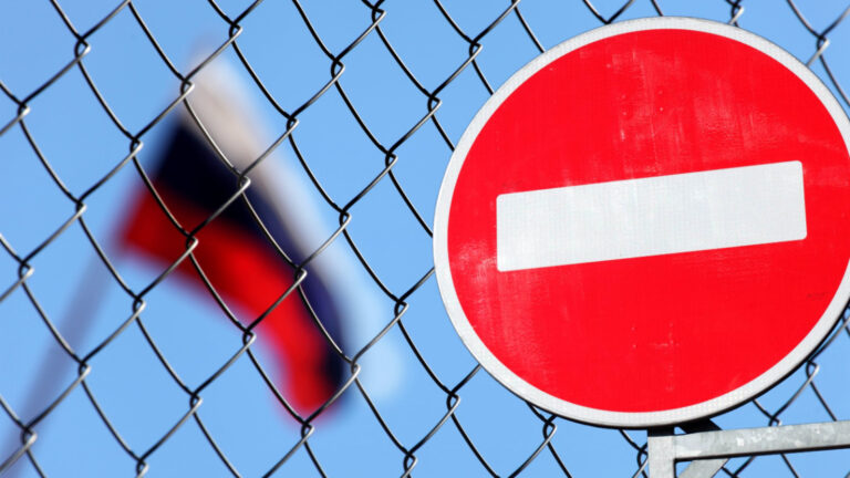 ЄС скасував санкції проти Фрідмана та Усманова, Україна та світ реагують 10 ЄС скасував санкції проти Фрідмана та Усманова, Україна та світ реагують 10