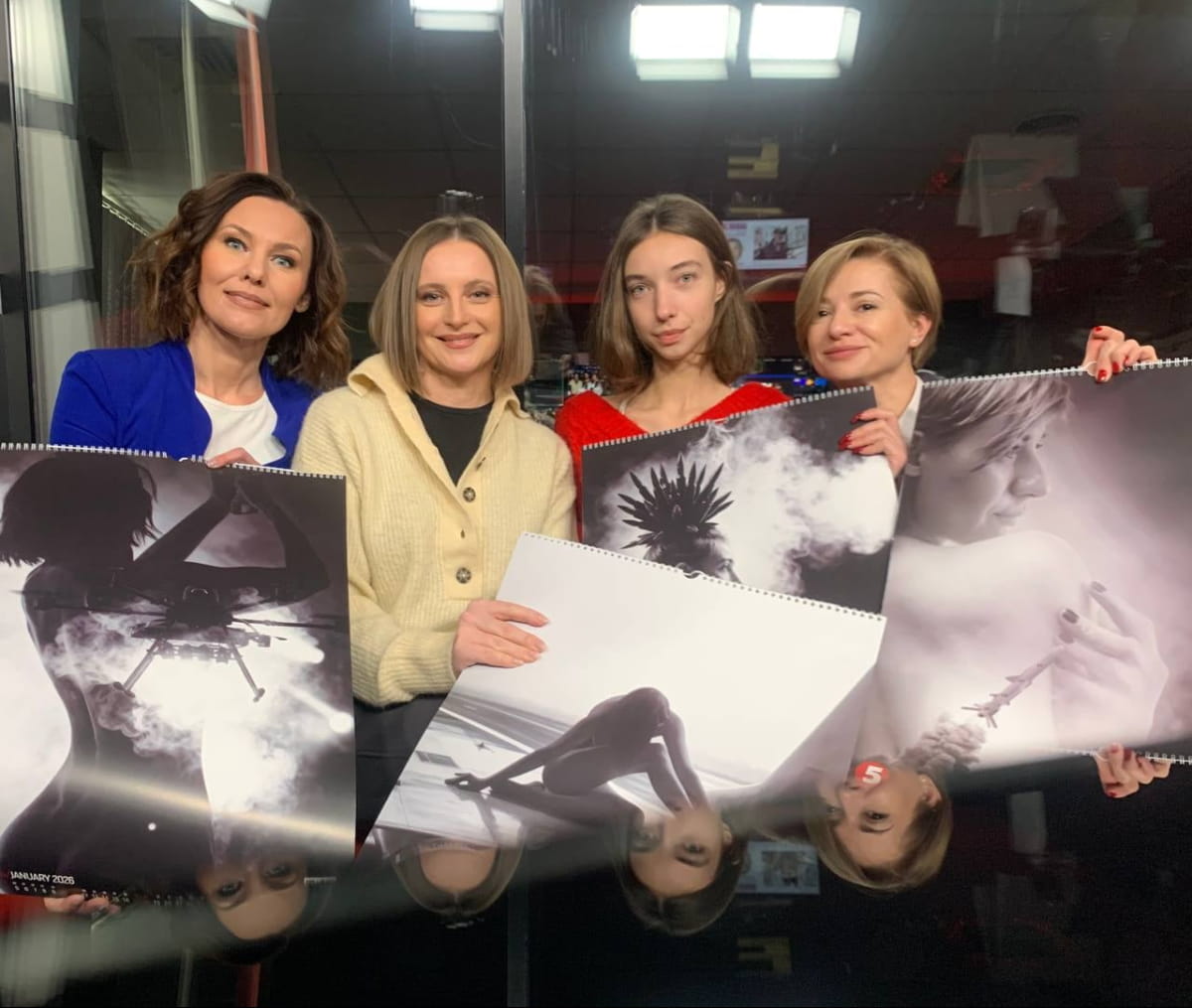 Календар "Без цензури": як зірки "5 каналу" зібрали мільйони для ЗСУ 17 Календар "Без цензури": як зірки "5 каналу" зібрали мільйони для ЗСУ 17