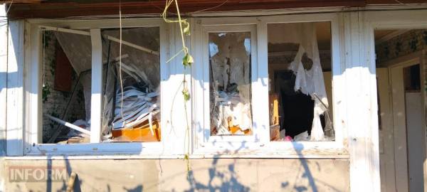 Сусід вибив вікно і врятував родину після удару "шахеда" 9 Пошкоджений будинок постраждалого