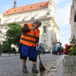 Головна 94 Львівські двірники масово звільняються через блокування зарплат державою