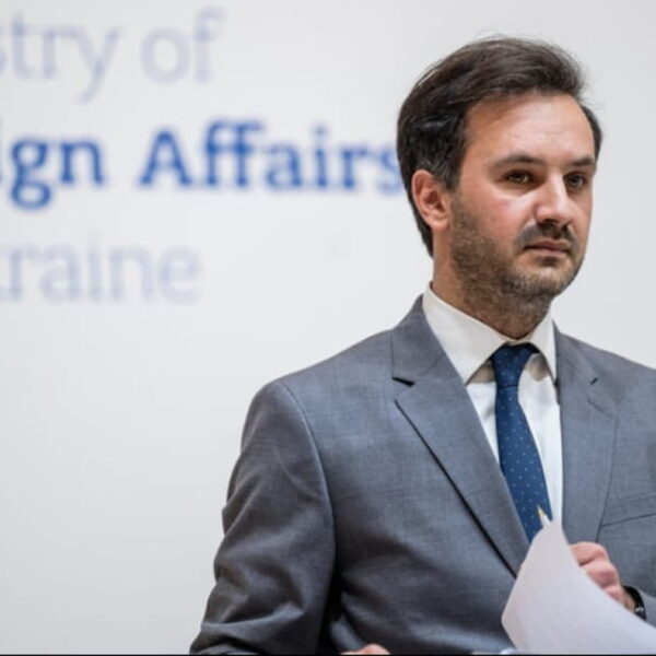 МЗС спростовує чутки про евакуацію посольств з Києва