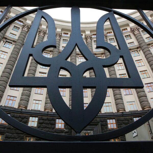 Уряд продовжив пільгові тарифи на світло для українців до кінця опалювального сезону