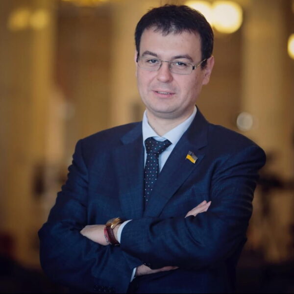 Бюджет-2027: куди мільярди зникають під час війни, поки держава роздає кешбеки та фінансує телемарафон
