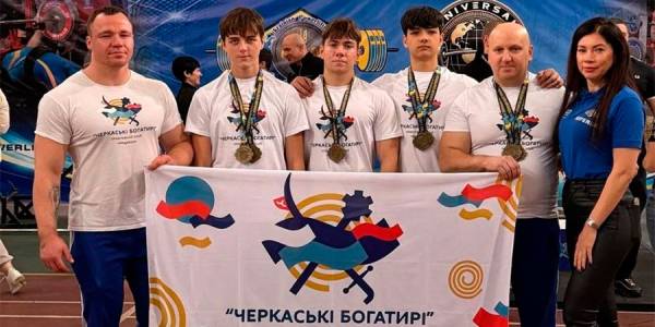 Черкаські пауерліфтери здобули 36 медалей та встановили 2 рекорди