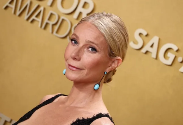 Обов'язкове джерело: Фото Image Press Agency/NurPhoto/Shutterstock (16719795ei) Гвінет Пелтроу в костюмі Givenchy, виготовленому на замовлення, прибуває на 32-гу щорічну церемонію вручення премії «Акторська премія», яку представляє SAG-AFTRA (раніше «Премія Гільдії кіноакторів»), що відбулася в Shrine Auditorium and Expo Hall 1 березня 2026 року в Лос-Анджелесі, Каліфорнія, США. 32-га щорічна церемонія вручення премії «Акторська премія», яку представляє SAG-AFTRA - Прибуття, Shrine Auditorium and Expo Hall, Лос-Анджелес, Каліфорнія, США, США - 01 березня 2026 року