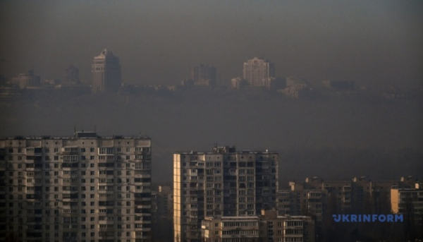 У Святошинському районі Києва горять склади - містян просять обмежити перебування на вулиці