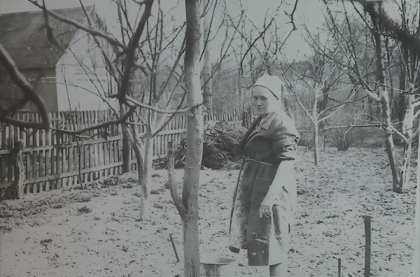 Домінікія Слуднова на дачі, 70-ті роки ХХ століття