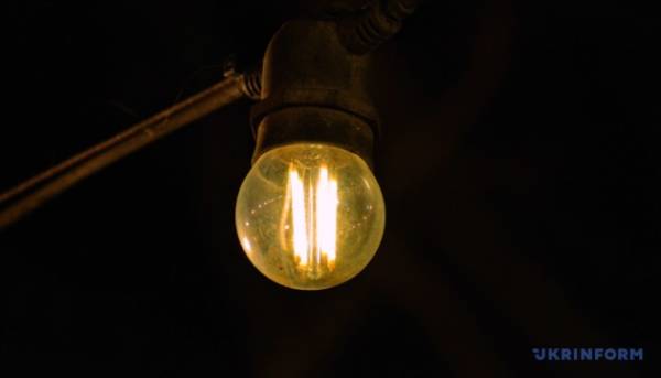 Через атаки РФ знову відключення світла у чотирьох областях біля лінії фронту 2