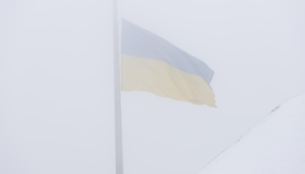 У столиці через прогнозований снігопад приспустять головний прапор України