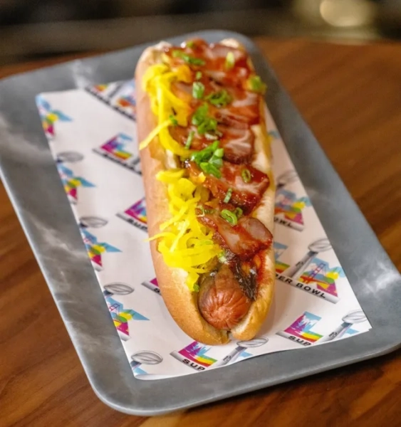 Чайнатаун Собака на стадіоні Levi's під час Супербоулу LX.