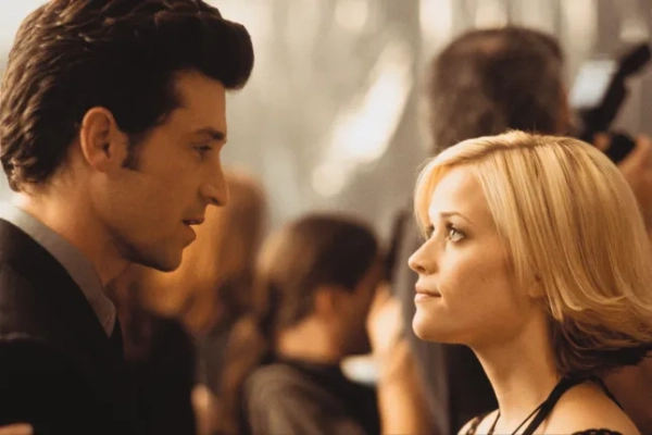 ФІЛЬМИ... Солодкий дім, Алабама (2002) Кіносеанси - Патрік Демпсі та Різ Візерспун Молода жінка з білим минулим тікає від чоловіка в Алабамі та переосмислює себе як світська левиця з Нью-Йорка Солодкий дім, Алабама... На фото: Патрік Демпсі (ліворуч) та Різ Візерспун (праворуч). Розповсюджувач: Buena Vista International. Для отримання додаткової інформації зверніться до місцевого прес-офісу Buena Vista International.