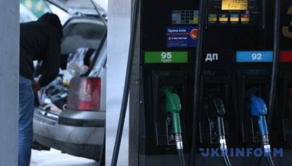 Бензин і дизель: огляд цін на заправках 3 березня. 2 Бензин і дизель: огляд цін на заправках 3 березня. 2