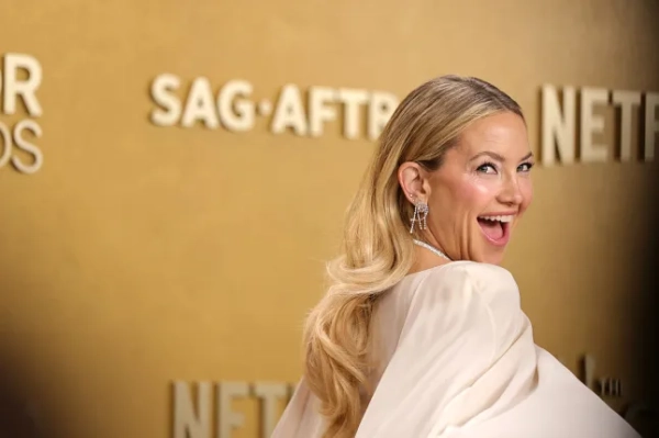 Кейт Хадсон розкритикували за те, що вона «не така вже й багата» на червоній доріжці з фільму «Непо, бебі» 14