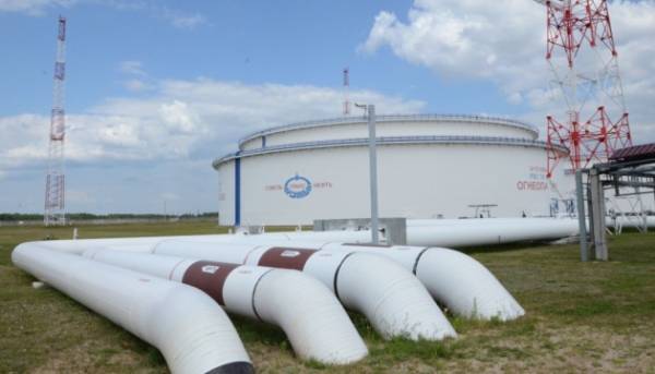 Словаччина повідомила про збій у поставках нафти нафтогоном "Дружба" 2 Словаччина повідомила про збій у поставках нафти нафтогоном "Дружба" 2