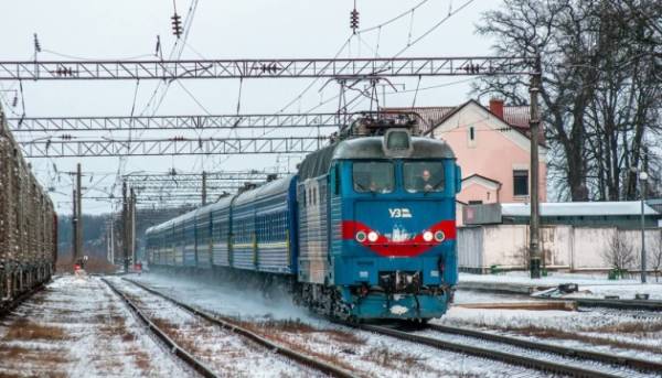 Українська залізниця змінила розклад для більш ніж 200 потягів 2