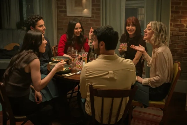 СПИСОК ЖИТТЯ. (Зліва направо) Маріанна Рендейн у ролі Зої, Себастьян Де Соуза у ролі Гарретта, Софія Карсон у ролі Алекса, Даріо Ладані Санчес у ролі Лукаса, Шеннон Барнс у ролі Нелл та Челсі Фрей у ролі Меган у фільмі «Список життя». Автор: Ніколь Рівеллі/Netflix ?? 2025.