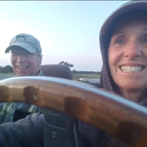 Кіт та Джеррі Буше та їхній собака https://www.facebook.com/kit.boucher