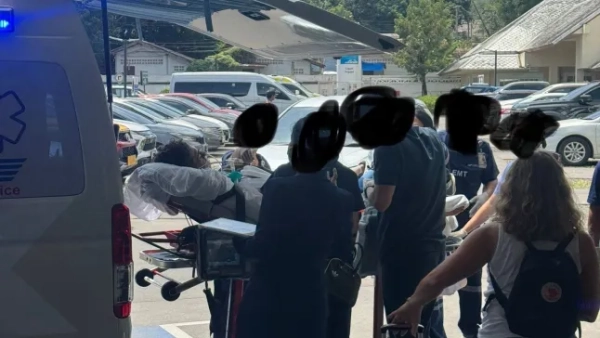 Британська мати благає біля ліжка сина забрати його додому з Таїланду, «поки не пізно»? Тайгер Дагган Мері Дагган Ліза Дагган Привіт, Ми — група медсестер, колег та близьких друзів, які разом працюють у відділенні новонароджених, і ми об’єднуємося, щоб зібрати гроші на підтримку нашої чудової колеги Лізи Дагган та її родини у неймовірно важкий час. Ліза для нас не просто колега, вона співчутлива, віддана медсестра та глибоко турботлива людина, яка щодня віддає стільки себе іншим. Тепер її родина потребує такої ж турботи та доброти у відповідь. 22-річний син Лізи, Тайгер, потрапив у жахливу аварію, їхаючи на мотоциклі в Таїланді, де його збив зустрічний автомобіль, і він отримав травми, що загрожують життю. Його друг був з ним і мусив спостерігати протягом 16 жахливих хвилин, поки його намагалися реанімувати на місці події. Тайгера перевезли з Ко Панган на Ко Самуї, де він залишається непритомним, борючись за своє життя. Ліза та її партнер зараз прямують до Таїланду, стикаючись із найгіршим кошмаром для будь-яких батьків. Їхній план полягає в тому, щоб перевезти Тигра до Бангкока для подальшого спеціалізованого догляду та, коли це можливо, привезти його додому до Великої Британії. Емоційні наслідки цієї ситуації надзвичайно важкі, але фінансовий тягар також величезний, включаючи лікування за кордоном, перевезення між лікарнями, перельоти, проживання та довгу дорогу попереду. Цей збір коштів був організований, щоб допомогти полегшити цей тягар, щоб Ліза та її родина могли повністю зосередитися на тому, щоб бути поруч із Тигра та підтримувати його одужання. Будь-яка пожертва, якою б незначною вона не була, матиме значення. Якщо ви не можете зробити пожертву, будь ласка, подумайте про те, щоб поділитися цією сторінкою. Ваша доброта, любов та підтримка значать більше, ніж ми можемо висловити словами. Дякуємо вам від щирого серця за те, що ви поруч із Лізою, Тигра та їхньою родиною в цей неймовірно важкий час. З любов'ю та вдячністю, колеги та друзі Лізи з відділення новонароджених.