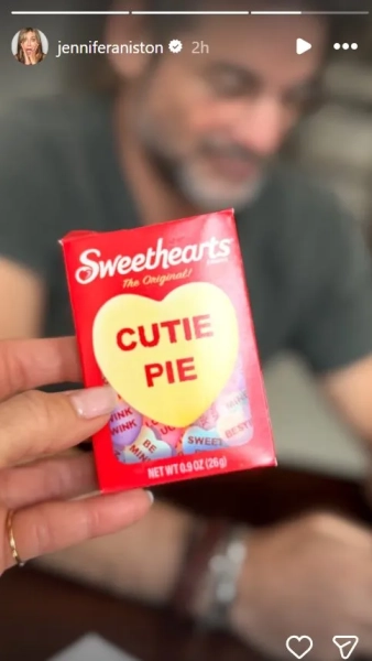 Дженніфер Еністон пропонує закоханий погляд на День святого Валентина з Джимом Кертісом 5