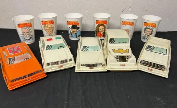 Іграшки з Хеппі Міл з Макдональдса, які тепер можуть коштувати цілий статок. Контейнер для Хеппі Міл з фільму «Герцоги Хаззарда» (1982). Фото: Лінда Мензіс Грінстайн. Джерело: https://www.facebook.com/photo/?fbid=9353782021351634&set=gm.9171678446277945&idorvanity=6677057475740067.