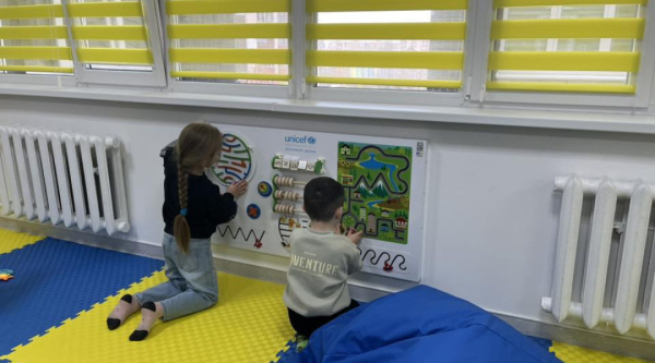 У Київській поліклініці запрацював "Куточок піклування" для матусь і татусів з малюками до 4 років 6