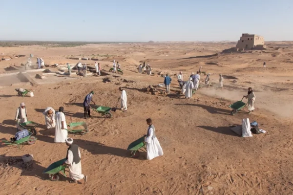 Прорив у розгадці міфу про африканського «короля Артура» після знахідки у купі сміття 7