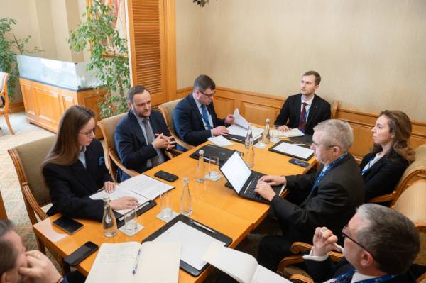 Кулеба провів перемовини з делегацією МВФ щодо ключових аспектів фінансування муніципалітетів. 4