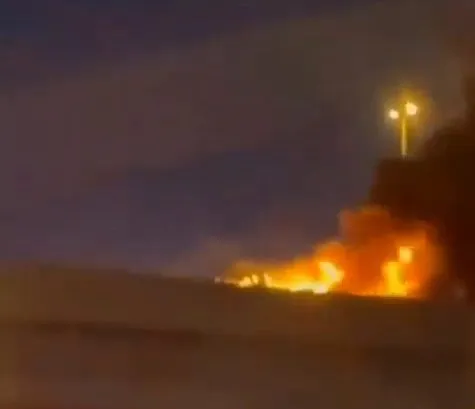 Нез'ясовані захоплення: влада ОАЕ повідомляє, що уламки від іранського ракетного перехоплення впали на транспортний засіб в районі Аль-Барша