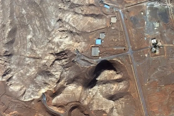Супутникове зображення показує незакопані входи до тунелю на ядерному комплексі Ісфахан в Ісфахані, Іран, 11 листопада 2024 року. Vantor/Handout via REUTERS. ОБОВ'ЯЗКОВЕ ПОСИЛАННЯ НА АВТОРСЬКЕ ПРАВО. ЦЕ ЗОБРАЖЕННЯ НАДАНО ТРЕТІЄЮ СТОРОНОЮ. ПЕРЕПРОДАЖ ЗАБОРОНЕНО. АРХІВИ ЗАБОРОНЕНІ. НЕ ПОВИННО ЗАКРОВУВАТИ ЛОГОТИП.