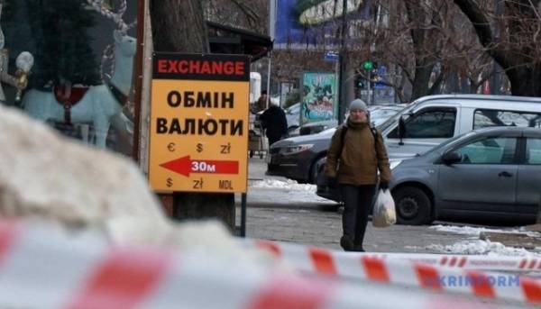 Зміна курсів: долар угору, євро вниз на 4 березня 4