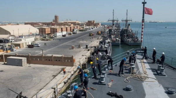 П'ятий флот США базується в Міна-Салман у Бахрейні.