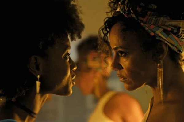 Стан страху. Salve Geral - Irmandade.??(L to R)??Camilla Dami??o??as??Elisa, Naruna Costa??as??Cristina??in??Salve Geral - Irmandade. Cr.??З дозволу Netflix??????2026