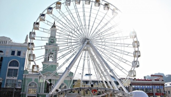 Суд скасував арешт колеса огляду на Контрактовій площі у Києві 