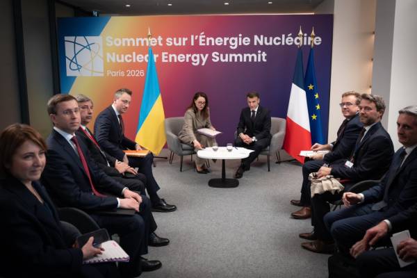 Керівник Нафтогазу повідомив Макрону про результати російського удару по нафтопроводу "Дружба" 6