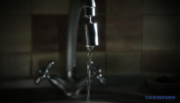 У Києві через знеструмлення відсутнє водопостачання на лівому березі та в чотирьох районах правого берега
