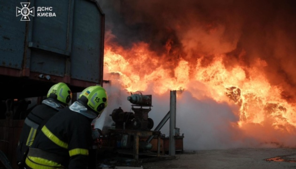 У Києві сталася масштабна пожежа на підприємстві