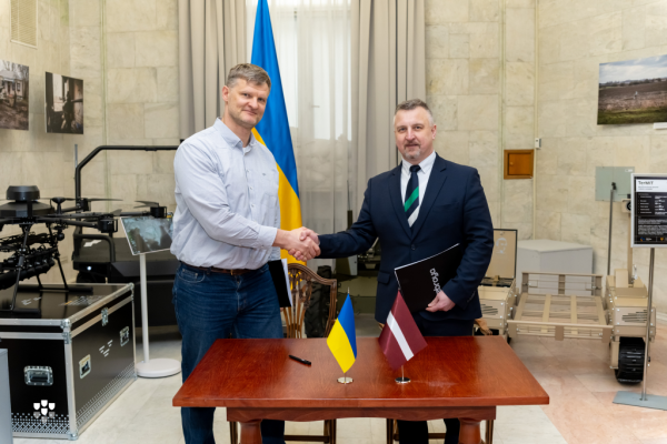 Укладено партнерські угоди між чотирма вітчизняними оборонними компаніями та іноземними виробниками зброї на суму 800 мільйонів євро. 10