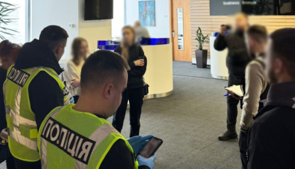 У Києві група осіб переправляла іноземців через кордон під виглядом волонтерства