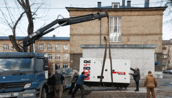 Фундація Олени Зеленської передала 20 генераторів закладам освіти у двох районах Києва