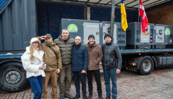 До Києва від Данії надійшли три генератори та мобільна котельня