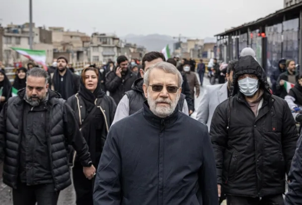 Іранський міністр оборони, який зробив зловісне попередження Трампу, загинув внаслідок авіаудару 6 Алі Ларіджані / 13 березня - Високопоставлені представники керівництва Ірану, включаючи президента та міністрів, серед людей на вулицях Тегерана у Міжнародний день Кудс Високопоставлені представники керівництва Ірану, включаючи президента та міністрів, серед людей на вулицях Тегерана у Міжнародний день Кудс, незважаючи на триваючі бомбардування Ізраїлем та США. Це не схоже на зміну режиму, це схоже на демонстрацію сили режимом. Алі Ларіджані