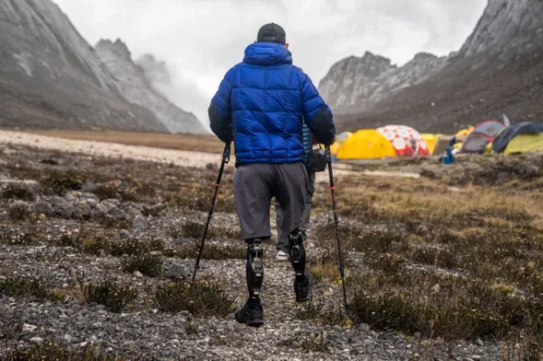 Неймовірна подорож подвійного ампутанта до сходження на найвищі вершини кожного континенту 27 Неймовірна подорож подвійного ампутанта до сходження на найвищі вершини кожного континенту 25