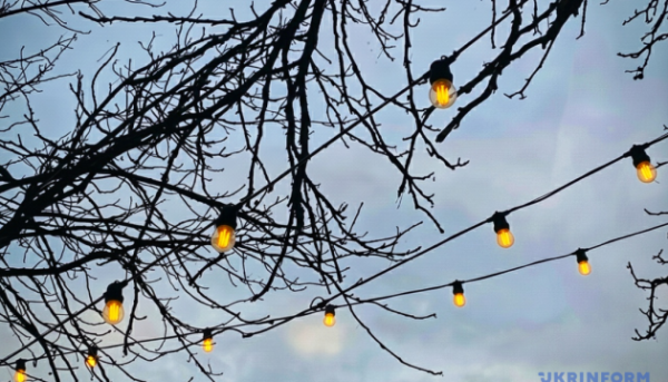 Київ повертається до тимчасових графіків відключення світла