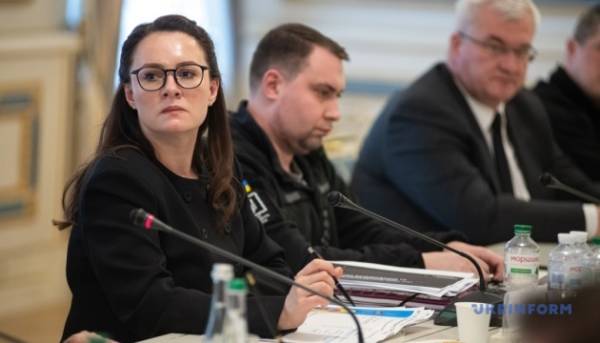 Кабмін спрямує ₴10 мільярдів з резервного фонду на відновлення автошляхів. 2